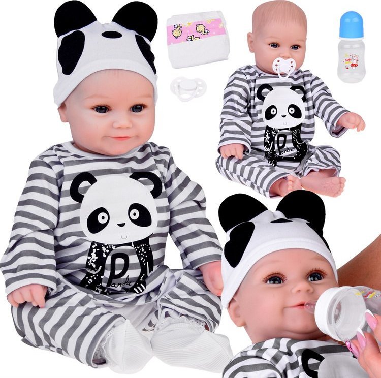Jokomisiada Urocza miękka Bábika Chłopiec 45cm jak żywa ubrana kombinezon Panda ZA5358